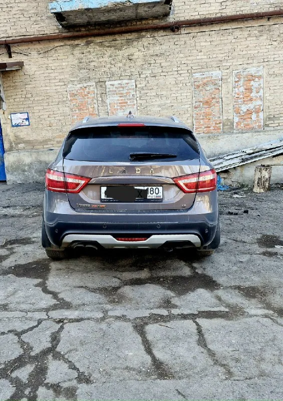 Продам веста кросс универсал 1.8. Год выпуска 2019 пробег 120 тысяч второй собственник. Все стекла заводские запасные колесо не разу не ставелос авто в заводском окрасе любые проверки кузов в отличном состоянии двигатель ходовая коробка без нареканий резина зима лето на 17. Салон в идеальном состоянии.2 комплекта дисков. Оба легкосплав. Комплектация климат, подогрев сидений передних и задних сидений. Три режима. 4 стекла подъёмника подогрев лобового. Элекро зеркала с подогревом. Датчик света. Датчик дождя. Круиз контроль. Камера заднего вида. Парктроники. Мультируль. 4 подушки безопасности. Помощь при трогании в горку, курсовая стабилизация, антибукс анти занос блокировка двери. Штатная музыка. Сигнализация с автозапуском. Система навигация. Два ключа. Зарядные розёмы передних и задних пассажиров переоформление в мрэо. Цена 1.100000 без торга. Все вопросы по телефону +79494775861
📞 Звоните: +7(949)4775861 - фотография - 1
