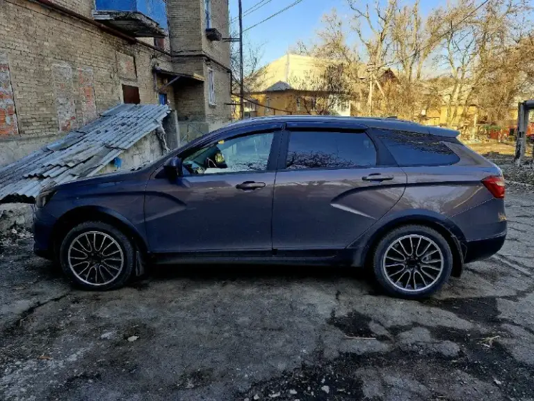 Продам веста кросс универсал 1.8. Год выпуска 2019 пробег 120 тысяч второй собственник. Все стекла заводские запасные колесо не разу не ставелос авто в заводском окрасе любые проверки кузов в отличном состоянии двигатель ходовая коробка без нареканий резина зима лето на 17. Салон в идеальном состоянии.2 комплекта дисков. Оба легкосплав. Комплектация климат, подогрев сидений передних и задних сидений. Три режима. 4 стекла подъёмника подогрев лобового. Элекро зеркала с подогревом. Датчик света. Датчик дождя. Круиз контроль. Камера заднего вида. Парктроники. Мультируль. 4 подушки безопасности. Помощь при трогании в горку, курсовая стабилизация, антибукс анти занос блокировка двери. Штатная музыка. Сигнализация с автозапуском. Система навигация. Два ключа. Зарядные розёмы передних и задних пассажиров переоформление в мрэо. Цена 1.100000 без торга. Все вопросы по телефону +79494775861
📞 Звоните: +7(949)4775861 - фотография - 2