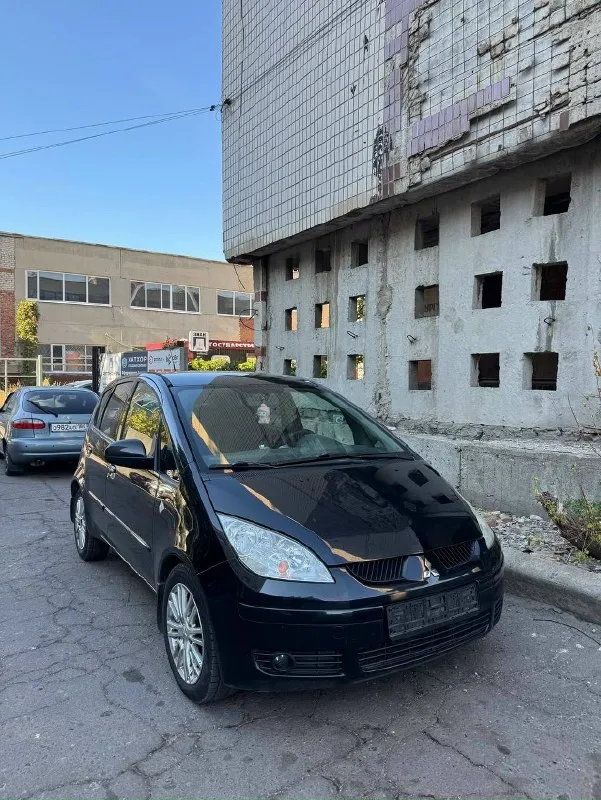 Продам mitsubishi colt 2008 года с двигателем 1.5 (не путайте с 1.3), коробка передач автоматическая - робот, с настоящим пробегом 170.000 км. В семье уже почти 3 год, ездит девушка. Машина обслужена, вложений не требует. Все менялось и обслуживалось, не затягивалось. Масла, фильтра, колодки, датчики, свечи. Машина никогда не подводила. Кондиционер заправлен и работает, подогревы сидений. Все стекла оригинальные, работает каждая кнопочка. Масло не расходует от замены до замены, в коробке менялось масло и датчики, сцепления еще хватит надолго, лед лампочки в фарах. Два ключа, полное переоформление, красивые номера в подарок. Автотека зеленая, дтп не было. Осмотр в г. Донецке. Цена 550.000 рублей. Номера для связи: +7 949 376 0414 +7 949 375 12 46.
📞 Звоните: +7(949)3760414 - фотография - 1