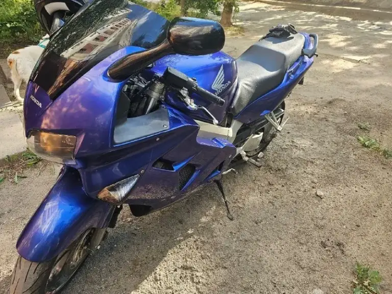Продам honda vfr800
2001 Г
800 Кубов
Резина вся новая
Произведена замена масла, свечей, фильтров
Новый аккумулятор
Новые колодки
Полностью готов к мотосезону 🏍️
Цена 400 тыс рублей
+7959-153-18-81
📞 Звоните: +7(959)1531881 - фотография - 2