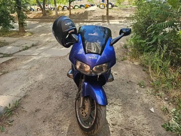 Продам honda vfr800
2001 Г
800 Кубов
Резина вся новая
Произведена замена масла, свечей, фильтров
Новый аккумулятор
Новые колодки
Полностью готов к мотосезону 🏍️
Цена 400 тыс рублей
+7959-153-18-81
📞 Звоните: +7(959)1531881 - фотография - 7