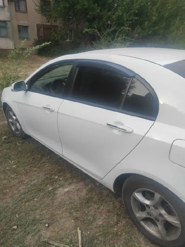 Geely emgrand ec7 ₽ 410торг возможен модель:emgrand тип кузова:седан год выпуска:2011 пробег:155 км коробка передач:механическая объём двигателя:1.8 см3 вид топлива:бензин состояние машины:хорошее количество хозяев:2 доп. Свойства:эл. Стеклоподъемники, кондиционер, охранная система, парктроник мощность:126 л. С. Автомобиль в отличном состоянии, я второй владелец. Двигатель и ходовая часть идеальны, расход масла отсутствует — от замены до замены. Готов к любым проверкам. Коробка передач работает безупречно: никаких посторонних звуков, все скорости включаются чётко. Кондиционер эффективно охлаждает. Кузов в хорошем состоянии, незначительные следы на дверях и крыльях видны на фото. Днище и короб передач в идеале. В комплекте резина на лето и зиму, а также номера. +79493776045
📞 Звоните: +7(949)3776045 - фотография - 5