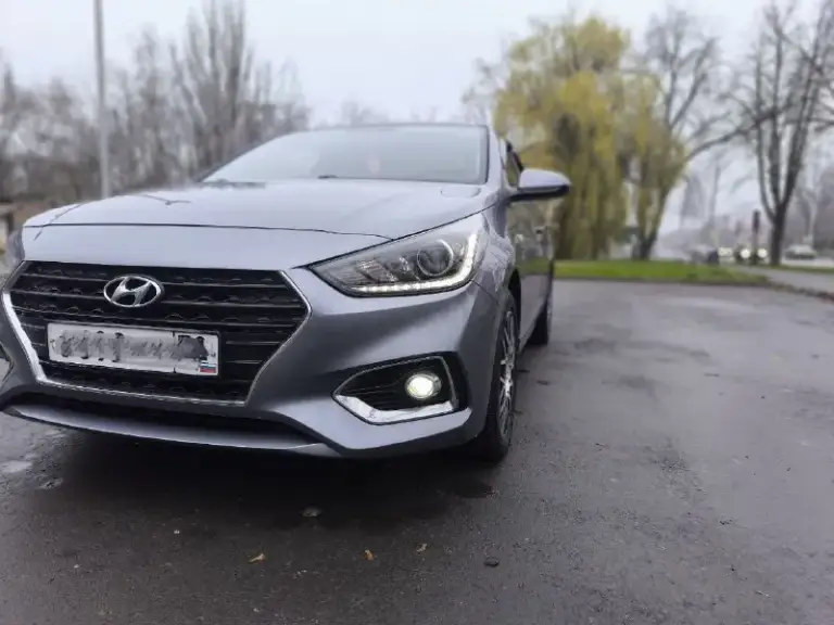 Марка: hyundai
Модель: solaris
Год: 2018
Пробег: 139000
Объем двигателя: 1.6
Топливо: бензин
Кпп: автоматическая
Цвет: серый
Цена: 1375000р
Тел +79493526414
Описание:
Весь в заводской краске!
Без дтп!
Зелёная автотека!
Комплектация: диодная оптика с подсветкой зоны поворота, подогрев: лобового стекла, руля и всех сидений, климат, круиз, мультируль, bluetooth, датчики давления шин, системы безопасности, сигнализация с автозапуском.
Авто без жучков и коррозии!
Диагностическая карта в наличии - фотография - 1