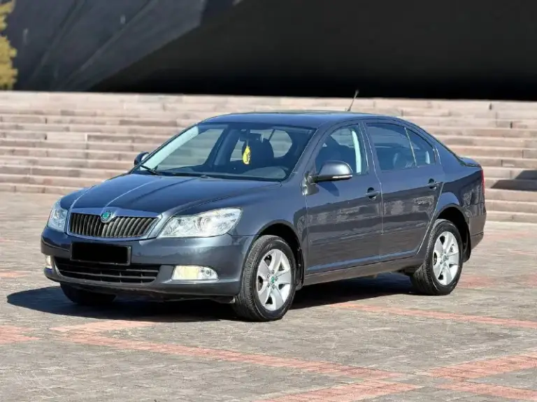 Skoda octavia
Год выпуска - 2012
Двигатель - 1.8t
Автоматическая кпп ( asin )
Пробег - 202.000км
Цена - 950.000₽
Тел. - +79493902663
Либо: - +7 (949) 679-98-14
Автомобиль в идеальном состоянии, без каких либо вложений что по кузову, что по технической части. 2 хозяина с автосалона. Родной пробег. Очень бодрая связка двигателя 1.8 турбо с обычным гидротрансформатором asin ( не путать с проблемной dsg ) на самой жирной комплектации: подогревы всех сидений; большой сенсорный монитор; хорошая акустика; двухзонный климат-контроль; датчик света и дождя; круиз-контроль; парктроник; эл. Складываемые зеркала с подогревом; 2 пары ключей; штатные диски r-16 с новой резиной; кожаный мультируль; антибукс; 4эл. Стеклоподъемника с доводчиками; омыватель фар; полный бортовой компьютер; большой багажник и многое другое. Кто ищет достойную октавию со связкой 1.8т - ат которая дарит кучу удовольствия от вождения - добро пожаловать. Спасибо за внимание, всех благ! Св
📲 Tg: @vladimir_23_23_23
📞 Звоните: +7(949)3902663 - фотография - 3