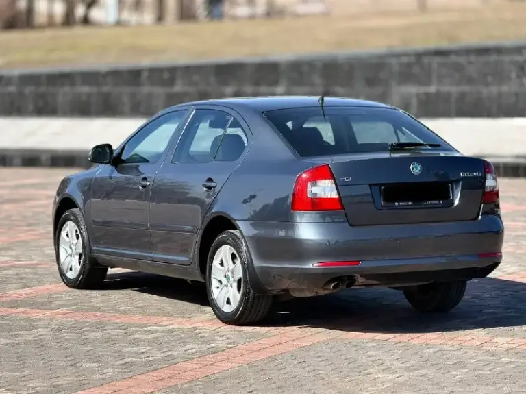 Skoda octavia
Год выпуска - 2012
Двигатель - 1.8t
Автоматическая кпп ( asin )
Пробег - 202.000км
Цена - 950.000₽
Тел. - +79493902663
Либо: - +7 (949) 679-98-14
Автомобиль в идеальном состоянии, без каких либо вложений что по кузову, что по технической части. 2 хозяина с автосалона. Родной пробег. Очень бодрая связка двигателя 1.8 турбо с обычным гидротрансформатором asin ( не путать с проблемной dsg ) на самой жирной комплектации: подогревы всех сидений; большой сенсорный монитор; хорошая акустика; двухзонный климат-контроль; датчик света и дождя; круиз-контроль; парктроник; эл. Складываемые зеркала с подогревом; 2 пары ключей; штатные диски r-16 с новой резиной; кожаный мультируль; антибукс; 4эл. Стеклоподъемника с доводчиками; омыватель фар; полный бортовой компьютер; большой багажник и многое другое. Кто ищет достойную октавию со связкой 1.8т - ат которая дарит кучу удовольствия от вождения - добро пожаловать. Спасибо за внимание, всех благ! Св
📲 Tg: @vladimir_23_23_23
📞 Звоните: +7(949)3902663 - фотография - 4