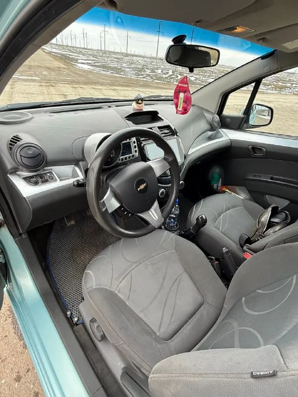 Продам chevrolet spark🔥
Год выпуска:2010🔥
Пробег, км:157.000(оригинал) 🔥
Модификация:1.2 мт 🔥
Тип двигателя:бензин🔥
Коробка передач :механика 🔥
Привод:передний🔥
Тип кузова : хетчбек 5-дверный🔥
Koмплeктaция: base🔥
Цвет: голубой🔥
1 Собственник
Автомобиль в родном окрасе
Продажа автомобиля от собственника. Автомобиль в богатой комплектации и в ухоженном состоянии.
Машина на полном ходу, не требует никаких вложений от слова совсем.
Мотор в идеальном состоянии, не троит, не дымит, не имеет каких либо посторонних звуков, не слышно даже как он работает.
Мкпп-в идеальном состоянии, все передачи включаются мягко, без хрустов, ничего не выбивает.
Ходовая-мягкая, ничего не стучит, не тарабанит, всё что нужно было - поменяно. Так же имеется видео, по просьбе отправлю для более лучшего осмотра авто.
Готов к выезду в любой сервис по вашему желанию.
При встречу всё расскажу и покажу.
Цена:599.999 тысяч
Торг минимальный и обоснованный
Возможен пригон по договоренности.
Возможен обмен.
Номер для связи: +79495752024 - фотография - 10