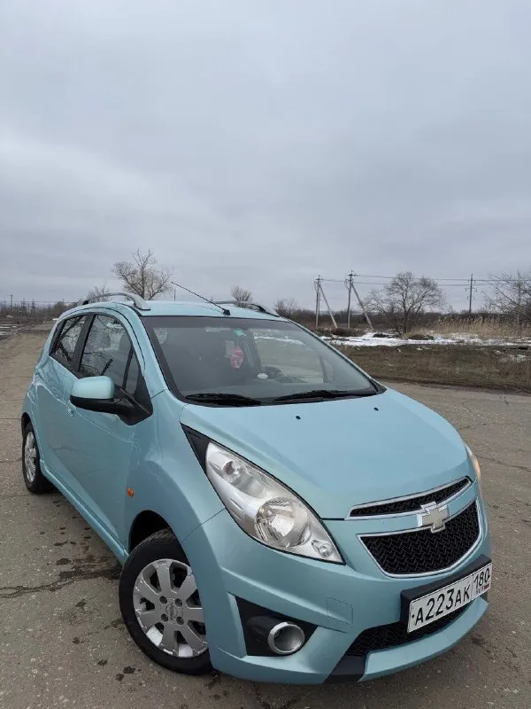 Продам chevrolet spark🔥
Год выпуска:2010🔥
Пробег, км:157.000(оригинал) 🔥
Модификация:1.2 мт 🔥
Тип двигателя:бензин🔥
Коробка передач :механика 🔥
Привод:передний🔥
Тип кузова : хетчбек 5-дверный🔥
Koмплeктaция: base🔥
Цвет: голубой🔥
1 Собственник
Автомобиль в родном окрасе
Продажа автомобиля от собственника. Автомобиль в богатой комплектации и в ухоженном состоянии.
Машина на полном ходу, не требует никаких вложений от слова совсем.
Мотор в идеальном состоянии, не троит, не дымит, не имеет каких либо посторонних звуков, не слышно даже как он работает.
Мкпп-в идеальном состоянии, все передачи включаются мягко, без хрустов, ничего не выбивает.
Ходовая-мягкая, ничего не стучит, не тарабанит, всё что нужно было - поменяно. Так же имеется видео, по просьбе отправлю для более лучшего осмотра авто.
Готов к выезду в любой сервис по вашему желанию.
При встречу всё расскажу и покажу.
Цена:599.999 тысяч
Торг минимальный и обоснованный
Возможен пригон по договоренности.
Возможен обмен.
Номер для связи: +79495752024 - фотография - 3