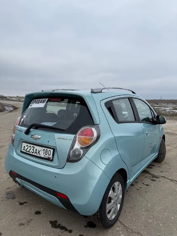 Продам chevrolet spark🔥
Год выпуска:2010🔥
Пробег, км:157.000(оригинал) 🔥
Модификация:1.2 мт 🔥
Тип двигателя:бензин🔥
Коробка передач :механика 🔥
Привод:передний🔥
Тип кузова : хетчбек 5-дверный🔥
Koмплeктaция: base🔥
Цвет: голубой🔥
1 Собственник
Автомобиль в родном окрасе
Продажа автомобиля от собственника. Автомобиль в богатой комплектации и в ухоженном состоянии.
Машина на полном ходу, не требует никаких вложений от слова совсем.
Мотор в идеальном состоянии, не троит, не дымит, не имеет каких либо посторонних звуков, не слышно даже как он работает.
Мкпп-в идеальном состоянии, все передачи включаются мягко, без хрустов, ничего не выбивает.
Ходовая-мягкая, ничего не стучит, не тарабанит, всё что нужно было - поменяно. Так же имеется видео, по просьбе отправлю для более лучшего осмотра авто.
Готов к выезду в любой сервис по вашему желанию.
При встречу всё расскажу и покажу.
Цена:599.999 тысяч
Торг минимальный и обоснованный
Возможен пригон по договоренности.
Возможен обмен.
Номер для связи: +79495752024 - фотография - 6
