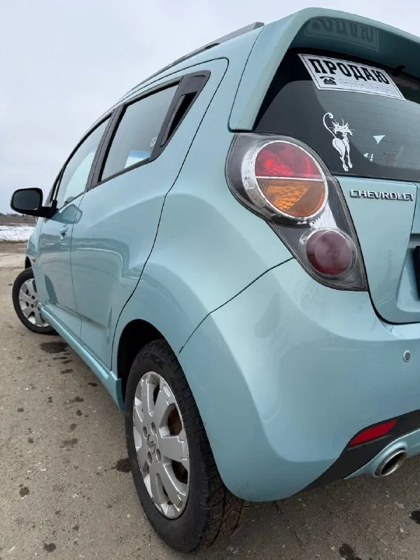 Продам chevrolet spark🔥
Год выпуска:2010🔥
Пробег, км:157.000(оригинал) 🔥
Модификация:1.2 мт 🔥
Тип двигателя:бензин🔥
Коробка передач :механика 🔥
Привод:передний🔥
Тип кузова : хетчбек 5-дверный🔥
Koмплeктaция: base🔥
Цвет: голубой🔥
1 Собственник
Автомобиль в родном окрасе
Продажа автомобиля от собственника. Автомобиль в богатой комплектации и в ухоженном состоянии.
Машина на полном ходу, не требует никаких вложений от слова совсем.
Мотор в идеальном состоянии, не троит, не дымит, не имеет каких либо посторонних звуков, не слышно даже как он работает.
Мкпп-в идеальном состоянии, все передачи включаются мягко, без хрустов, ничего не выбивает.
Ходовая-мягкая, ничего не стучит, не тарабанит, всё что нужно было - поменяно. Так же имеется видео, по просьбе отправлю для более лучшего осмотра авто.
Готов к выезду в любой сервис по вашему желанию.
При встречу всё расскажу и покажу.
Цена:599.999 тысяч
Торг минимальный и обоснованный
Возможен пригон по договоренности.
Возможен обмен.
Номер для связи: +79495752024 - фотография - 8