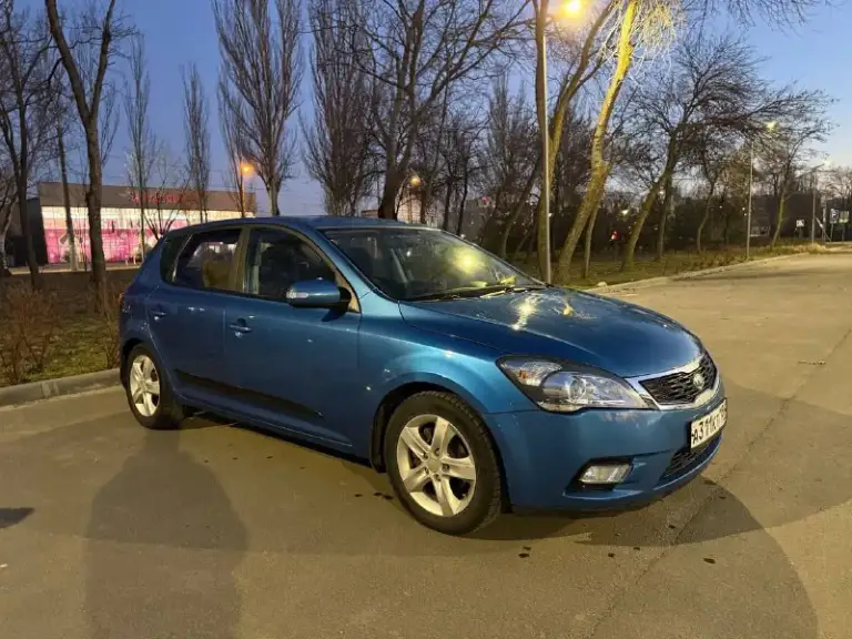 Продам kia cee'd 2010 года.
Двигатель бензиновый 1.6
Автоматическая коробка передач.
Пробег- 240 000 км.
Цена: 790 000
На все вопросы отвечу по телефону или смс.
Тел. +79498046167 - фотография - 3