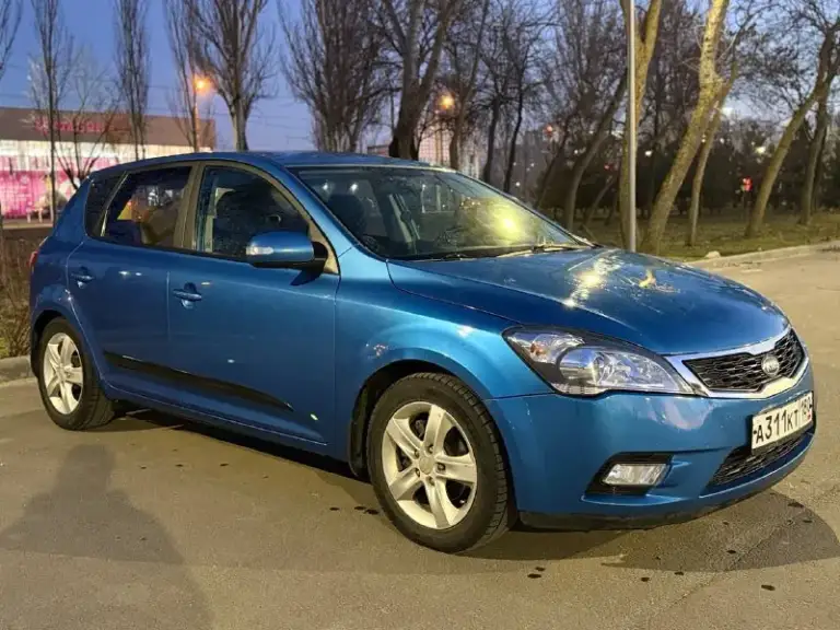 Продам kia cee'd 2010 года.
Двигатель бензиновый 1.6
Автоматическая коробка передач.
Пробег- 240 000 км.
Цена: 790 000
На все вопросы отвечу по телефону или смс.
Тел. +79498046167 - фотография - 4