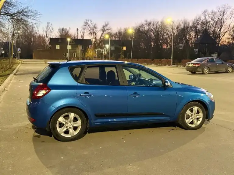 Продам kia cee'd 2010 года.
Двигатель бензиновый 1.6
Автоматическая коробка передач.
Пробег- 240 000 км.
Цена: 790 000
На все вопросы отвечу по телефону или смс.
Тел. +79498046167 - фотография - 5