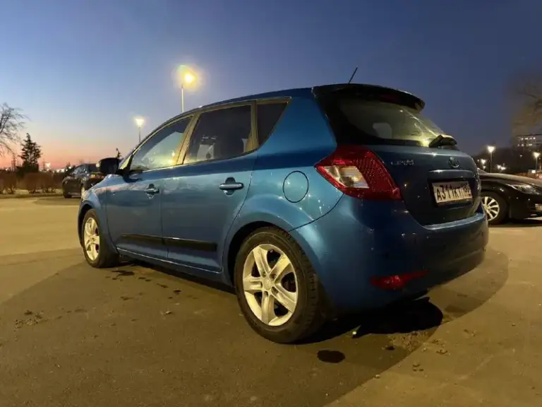 Продам kia cee'd 2010 года.
Двигатель бензиновый 1.6
Автоматическая коробка передач.
Пробег- 240 000 км.
Цена: 790 000
На все вопросы отвечу по телефону или смс.
Тел. +79498046167 - фотография - 6