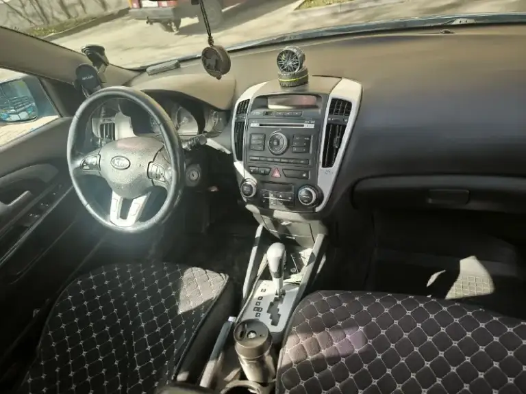 Продам kia cee'd 2010 года.
Двигатель бензиновый 1.6
Автоматическая коробка передач.
Пробег- 240 000 км.
Цена: 790 000
На все вопросы отвечу по телефону или смс.
Тел. +79498046167 - фотография - 8