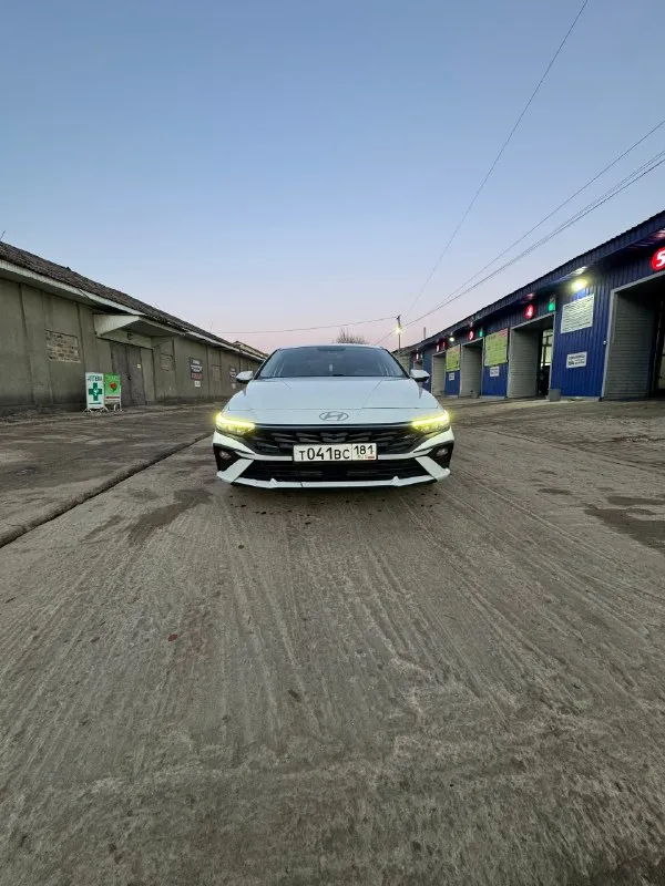 Hyundai elantra 7 2023
1.5
Коробка автоматическая
Пробег 100000
Электронная приборная панель
Электронный ручник
Парктроники
Камера заднего вида
3 Режима езды
Auto hold
Кожаный салон
4 Стеклоподъемника
Складные зеркала
Кондиционер
Старт стоп
Мульти руль
Led фары
Круиз контроль
Подогревы передних сидений
Электро регулировка зеркал
Бесключевой доступ
17 Титаны заводские
Машина шустрая и экономичная.
Авто находится в луганске
Цена: 2.100.000 рублей. Торг реальному покупателю.
+79591216020
📞 Звоните: +7(959)1216020 - фотография - 1