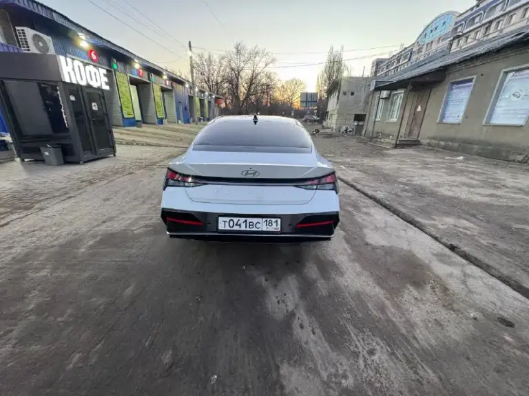 Hyundai elantra 7 2023
1.5
Коробка автоматическая
Пробег 100000
Электронная приборная панель
Электронный ручник
Парктроники
Камера заднего вида
3 Режима езды
Auto hold
Кожаный салон
4 Стеклоподъемника
Складные зеркала
Кондиционер
Старт стоп
Мульти руль
Led фары
Круиз контроль
Подогревы передних сидений
Электро регулировка зеркал
Бесключевой доступ
17 Титаны заводские
Машина шустрая и экономичная.
Авто находится в луганске
Цена: 2.100.000 рублей. Торг реальному покупателю.
+79591216020
📞 Звоните: +7(959)1216020 - фотография - 2