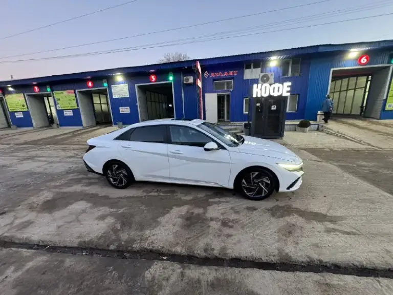 Hyundai elantra 7 2023
1.5
Коробка автоматическая
Пробег 100000
Электронная приборная панель
Электронный ручник
Парктроники
Камера заднего вида
3 Режима езды
Auto hold
Кожаный салон
4 Стеклоподъемника
Складные зеркала
Кондиционер
Старт стоп
Мульти руль
Led фары
Круиз контроль
Подогревы передних сидений
Электро регулировка зеркал
Бесключевой доступ
17 Титаны заводские
Машина шустрая и экономичная.
Авто находится в луганске
Цена: 2.100.000 рублей. Торг реальному покупателю.
+79591216020
📞 Звоните: +7(959)1216020 - фотография - 3