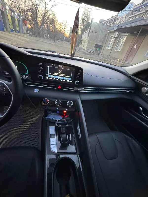 Hyundai elantra 7 2023
1.5
Коробка автоматическая
Пробег 100000
Электронная приборная панель
Электронный ручник
Парктроники
Камера заднего вида
3 Режима езды
Auto hold
Кожаный салон
4 Стеклоподъемника
Складные зеркала
Кондиционер
Старт стоп
Мульти руль
Led фары
Круиз контроль
Подогревы передних сидений
Электро регулировка зеркал
Бесключевой доступ
17 Титаны заводские
Машина шустрая и экономичная.
Авто находится в луганске
Цена: 2.100.000 рублей. Торг реальному покупателю.
+79591216020
📞 Звоните: +7(959)1216020 - фотография - 8