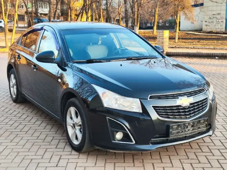 Представляем chevrolet cruze 2013 🚗 — практичный и экономичный седан с узнаваемым дизайном и сбалансированными ходовыми качествами, подходящий для ежедневных поездок и работы. Автомобиль оснащается надёжным бензиновым двигателем объёмом 1.6 л, которы в паре с механической коробкой обеспечивает уверенную динамику и умеренный расход топлива по трассе и в городе. В салоне — удобные сиденья с продуманной посадкой, кондиционер, электростеклоподъёмники и интуитивно понятная центральная консоль, делающая эксплуатацию комфортной. Продуманная компоновка салона и вместительный багажник делают cruze удобным для повседневных задач и небольших путешествий. Chevrolet cruze 2013 — надёжный выбор для тех, кто ценит практичность, комфорт и доступность обслуживания. Автомобиль полностью готов к эксплуатации. Цена 790 тыс. ₽ +7949 7983313
📞 Звоните: +7(949)7983313 - фотография - 2