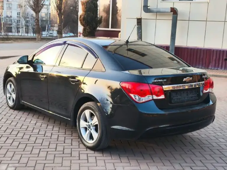 Представляем chevrolet cruze 2013 🚗 — практичный и экономичный седан с узнаваемым дизайном и сбалансированными ходовыми качествами, подходящий для ежедневных поездок и работы. Автомобиль оснащается надёжным бензиновым двигателем объёмом 1.6 л, которы в паре с механической коробкой обеспечивает уверенную динамику и умеренный расход топлива по трассе и в городе. В салоне — удобные сиденья с продуманной посадкой, кондиционер, электростеклоподъёмники и интуитивно понятная центральная консоль, делающая эксплуатацию комфортной. Продуманная компоновка салона и вместительный багажник делают cruze удобным для повседневных задач и небольших путешествий. Chevrolet cruze 2013 — надёжный выбор для тех, кто ценит практичность, комфорт и доступность обслуживания. Автомобиль полностью готов к эксплуатации. Цена 790 тыс. ₽ +7949 7983313
📞 Звоните: +7(949)7983313 - фотография - 3