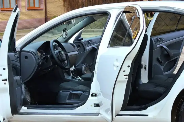 Доброго времени суток!
Продаётся skoda octavia a5 в отличном состоянии.
Официальная.
Не билась и не красилась.
Обслужена, кузов, мотор, коробка, ходовая в отличном состоянии.
Только поменял ремень грм, ролики, масло в коробке.
Поставил диски r17,зимняя резина.
Коробка автомат (гидротрансформатор) не dsg.
Год 2011
Мотор 1.6 mpi
Пробег 176.000 тыс ( не скручен)
Цена 950.000 тыс.
Реальному покупателю, торг.
Возможен обмен на авто дешевле.
Тел +79495022883 - фотография - 7