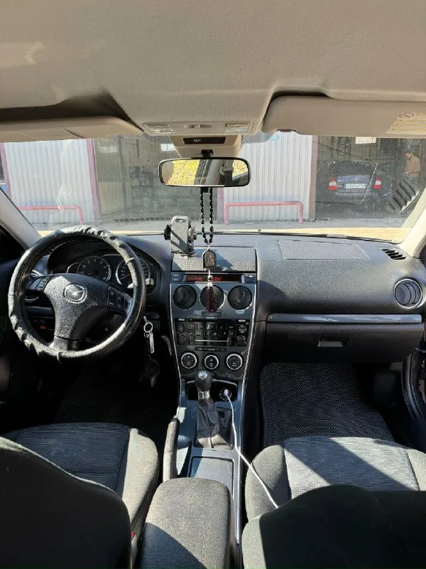 Продаю mazda 6 gg рестайлинг 2005 года. 🚘 автомобиль в отличном состоянии, без аварий и повреждений. Все стекла оригинальные, vin-номер в порядке. Ходовая и двигатель в норме, мотор капиталили на 240 тысячах километров, масло меняю регулярно. 🔧 двигатель 2 литра, бензин. Шестиступенчатая коробка передач работает как часы. Управление удобное, клиренс высокий благодаря установленным проставкам. 📏 салон просторный и удобный, багажник вместительный. Новые фары с линзами и бронепленкой. 📍 осмотр возможен в донецке. Цена 525 тысяч рублей, возможен небольшой торг. 📞 свяжитесь для дополнительной информации и записи на осмотр по телефону :+79494327455
📞 Звоните: +7(949)4327455 - фотография - 4
