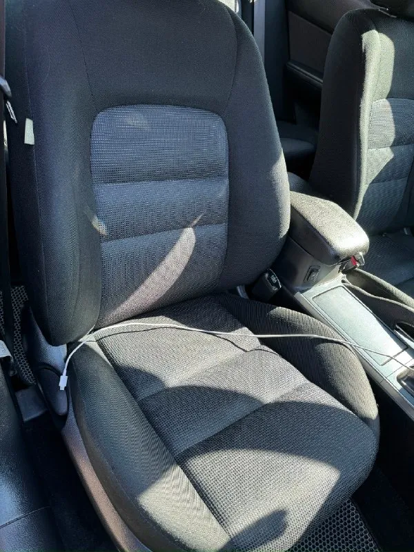Продаю mazda 6 gg рестайлинг 2005 года. 🚘 автомобиль в отличном состоянии, без аварий и повреждений. Все стекла оригинальные, vin-номер в порядке. Ходовая и двигатель в норме, мотор капиталили на 240 тысячах километров, масло меняю регулярно. 🔧 двигатель 2 литра, бензин. Шестиступенчатая коробка передач работает как часы. Управление удобное, клиренс высокий благодаря установленным проставкам. 📏 салон просторный и удобный, багажник вместительный. Новые фары с линзами и бронепленкой. 📍 осмотр возможен в донецке. Цена 525 тысяч рублей, возможен небольшой торг. 📞 свяжитесь для дополнительной информации и записи на осмотр по телефону :+79494327455
📞 Звоните: +7(949)4327455 - фотография - 6
