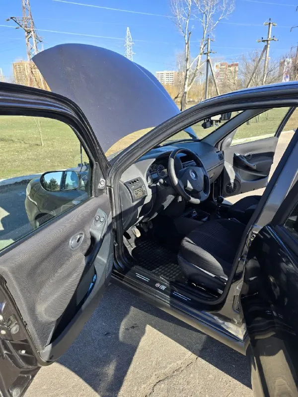❗️Продажа от собственника
Fiat albea 2008г. Выпуска
Машина полностью готова к эксплуатации, без срочных вложений
Владею с 2023,отличный, семейный автомобиль за приятную стоимость. Комфортабельность не хуже, чем в крутых иномарках.
Кондиционер, гидроусилитель, электропривод зеркал, два стеклоподъемника, подушки безопасности, все рабочее, обслужено.
Капиталился 60тыс км назад.
Полностью новая ходовка, тормоза, новые шрузы.
Коробка переключает мягко. Движок едет шустро.
Машина не с салона, по кузову есть косяки, все исправляется при большом желании.
Гнилья до дыр - нет.
Днище идеал.
Кузов оцинкован.
Хорошая музыка.
Продажа с магнитолой, колонками, видеорегистратором.
Отдам с машиной 3 летних шины.
Машина сейчас на зимней резине.
Цена 380. Торг быстрым.
+79498029285
Полное переоформление в мрэо.
📲 Tg: @imarturbragin
📞 Звоните: +7(949)8029285 - фотография - 5