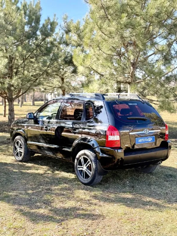 ◼️ Hyundai tucson

💰Цена: 900 000р
🏢Город: мариуполь
📅Год выпуска: 2006
🧾Пробег: 180 526км.
⚙️Двигатель: 2.0
⛽Топливо: бензин/газ
⚙️Кпп: автомат

📞 Телефон:

+7-949-727-41-51
+7-949-551-91-52
+7-989-263-55-56

💾 Описание:

✅ Отличное состояние
✅ Полный привод 4х4
⛽️ Гбо евро-4

➕ Два комплекта резины
Зима/лето на дисках

Надёжный двигатель 2.0 едет хорошо, акпп отлично. Ходовая без посторонних звуков, мягкая. Велюровый салон как новый, гур, полный электропакет, abs, центральный замок, сигнализация, подогрев сидений, кожаный руль, подогрев лобового, климат-контроль холодит шикарно.

Улица шевченко 2️⃣6️⃣9️⃣

➕Автомобиль с пройденным техническим осмотром и готов к переоформлению.

🏦 Возможна продажа в кредит по двум документам. - фотография - 4