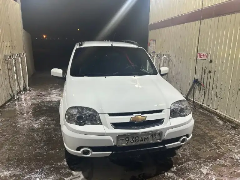 Нива chevrolet 2013 года выпуска. Машина в отличном техническом состоянии! Мосты коробка раздатка работают без каких либо нареканий! Ничего нигде не течет не сопливит! Вся в заводской краске, в дтп не была, стекла все родные! По документам полный порядок, я хозяин, установлен газ вписан, тех осмотр есть! За машину не стыдно! Любые проверки за ваш счет! На смотрины не езжу! Все вопросы по телефону +79591770944! Луганск. Цена 750 тысяч рублей, торг возле капота. Всем добра!
📞 Звоните: +7(959)1770944 - фотография - 1