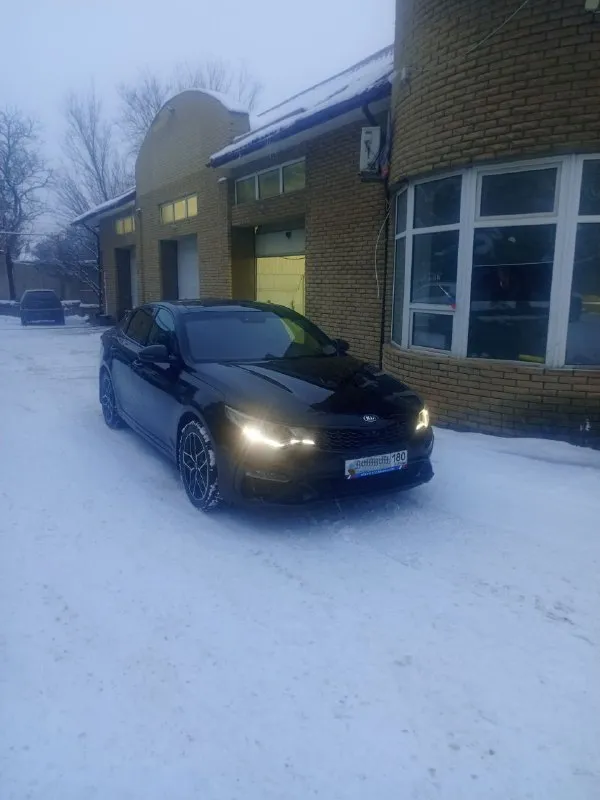 Продам автомобиль kia optima 2019 года.
Машина официальная, не пригон.
Комплектация: gt line
Кожаный салон, электропакет передних сидений, подсветка по контуру, обогрев всех сидений, руля, боковых зеркал, обдув передних сидений, 2-х зонный климат контроль, премиум музыка harman/kardon, датчики слепых зон, давления, дождя и света, auto hold, start/stop, бесключевой доступ, авто затемняющее стекло заднего вида, панорамная крыша, мультимедиа (android auto, apple carplay), камера 360°, авто парковка, круиз контроль.
Заводской обвес gt. Диски r18.
Мотор 2.4, автомат. 157.000 км родного пробега.
Цена: 1.700.000₽ срочно
Тел: +7-949-978-61-00 - фотография - 2
