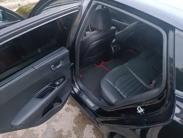 Продам автомобиль kia optima 2019 года.
Машина официальная, не пригон.
Комплектация: gt line
Кожаный салон, электропакет передних сидений, подсветка по контуру, обогрев всех сидений, руля, боковых зеркал, обдув передних сидений, 2-х зонный климат контроль, премиум музыка harman/kardon, датчики слепых зон, давления, дождя и света, auto hold, start/stop, бесключевой доступ, авто затемняющее стекло заднего вида, панорамная крыша, мультимедиа (android auto, apple carplay), камера 360°, авто парковка, круиз контроль.
Заводской обвес gt. Диски r18.
Мотор 2.4, автомат. 157.000 км родного пробега.
Цена: 1.700.000₽ срочно
Тел: +7-949-978-61-00 - фотография - 8