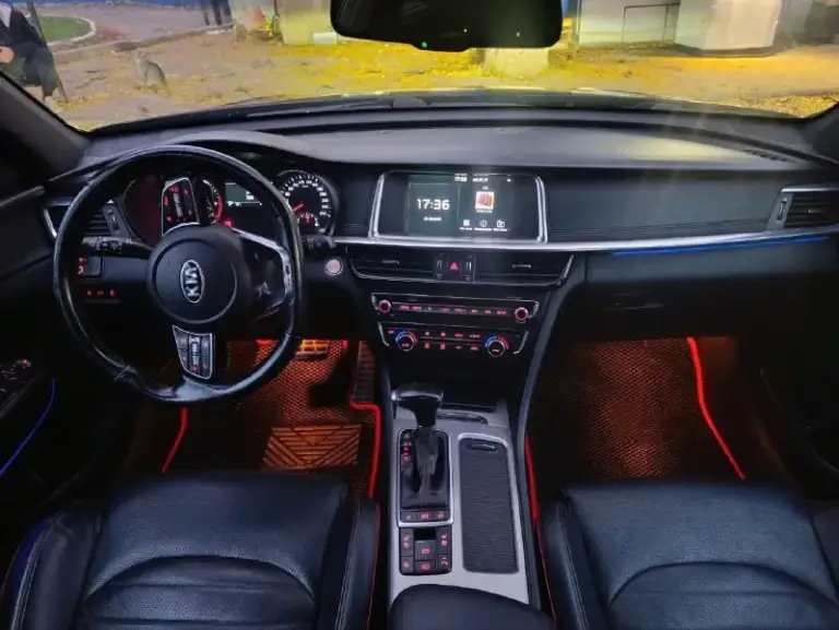Продам автомобиль kia optima 2019 года.
Машина официальная, не пригон.
Комплектация: gt line
Кожаный салон, электропакет передних сидений, подсветка по контуру, обогрев всех сидений, руля, боковых зеркал, обдув передних сидений, 2-х зонный климат контроль, премиум музыка harman/kardon, датчики слепых зон, давления, дождя и света, auto hold, start/stop, бесключевой доступ, авто затемняющее стекло заднего вида, панорамная крыша, мультимедиа (android auto, apple carplay), камера 360°, авто парковка, круиз контроль.
Заводской обвес gt. Диски r18.
Мотор 2.4, автомат. 157.000 км родного пробега.
Цена: 1.700.000₽ срочно
Тел: +7-949-978-61-00 - фотография - 9