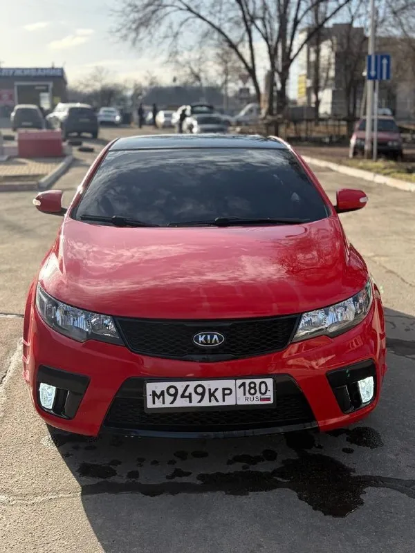 Продам kia cerato coup 2010 года выпуска!
Двигатель 1.6 (126 лошадей) самый надежный и проверенный временем! Кпп механика!
Пробег 142.000 км.
Я второй хозяин, машина не пригон, покупалась в 2010 году в донецк в авто салоне на элеваторной. Корейская сборка!
Комплектация мульти-руль, электро-регулировка зеркал, электро-стеклоподьемники, гур, кондер, климат-контроль, подогрев зеркал, подогрев зоны дворников, центральный замок, стоит доп сигнализация с автозапуском starline, хорошая штатная аудисистема! Кондиционер работает, холодит хорошо! Климат тоже рабочий!
С машиной отдам 2 комплекта колес с резиной лето/зима, зима на оригинальных дисках! 2 комплекта ковриков зима/лето, сервисную книгу, книгу по эксплуатации автомобиля, старый оригинальный генератор, старые туманки с блоками розжига viper, новые запчасти.
Стоит хороший свет, поставил новые оригинальные туманки и led лампы в них! Номера отдам с машиной! Цена 980.000 рублей + торг. Т. +79496469430! Макеевка! - фотография - 1