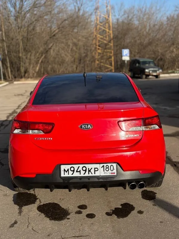 Продам kia cerato coup 2010 года выпуска!
Двигатель 1.6 (126 лошадей) самый надежный и проверенный временем! Кпп механика!
Пробег 142.000 км.
Я второй хозяин, машина не пригон, покупалась в 2010 году в донецк в авто салоне на элеваторной. Корейская сборка!
Комплектация мульти-руль, электро-регулировка зеркал, электро-стеклоподьемники, гур, кондер, климат-контроль, подогрев зеркал, подогрев зоны дворников, центральный замок, стоит доп сигнализация с автозапуском starline, хорошая штатная аудисистема! Кондиционер работает, холодит хорошо! Климат тоже рабочий!
С машиной отдам 2 комплекта колес с резиной лето/зима, зима на оригинальных дисках! 2 комплекта ковриков зима/лето, сервисную книгу, книгу по эксплуатации автомобиля, старый оригинальный генератор, старые туманки с блоками розжига viper, новые запчасти.
Стоит хороший свет, поставил новые оригинальные туманки и led лампы в них! Номера отдам с машиной! Цена 980.000 рублей + торг. Т. +79496469430! Макеевка! - фотография - 2