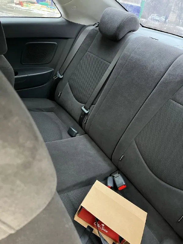 Продам kia cerato coup 2010 года выпуска!
Двигатель 1.6 (126 лошадей) самый надежный и проверенный временем! Кпп механика!
Пробег 142.000 км.
Я второй хозяин, машина не пригон, покупалась в 2010 году в донецк в авто салоне на элеваторной. Корейская сборка!
Комплектация мульти-руль, электро-регулировка зеркал, электро-стеклоподьемники, гур, кондер, климат-контроль, подогрев зеркал, подогрев зоны дворников, центральный замок, стоит доп сигнализация с автозапуском starline, хорошая штатная аудисистема! Кондиционер работает, холодит хорошо! Климат тоже рабочий!
С машиной отдам 2 комплекта колес с резиной лето/зима, зима на оригинальных дисках! 2 комплекта ковриков зима/лето, сервисную книгу, книгу по эксплуатации автомобиля, старый оригинальный генератор, старые туманки с блоками розжига viper, новые запчасти.
Стоит хороший свет, поставил новые оригинальные туманки и led лампы в них! Номера отдам с машиной! Цена 980.000 рублей + торг. Т. +79496469430! Макеевка! - фотография - 5