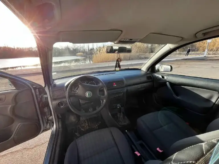 Продам skoda octavia tour 2004 год находится город енакиево цена 570.000руб разумный торг возле капота продажа от собственника регион 180 мотор 1.6 бензин коробка механика пробег 244.435км кондиционер есть печка греет резина зима-лето кузов в хорошем состояние живой, не битый не крашен, есть пару моментов не критично на фото видно. Двигатель работает хорошо, коробка тоже нужно поменять рулевую тягу она куплена отдадим вмести с машиной а в остальном машина сел и поехал. Продажа с связи покупкой новой машины, по этому с продажей не спешу. Тел +79493383917 связь бывает плохая на этом номер есть тг или пишите в личные сообщение.
📞 Звоните: +7(949)3383917 - фотография - 7