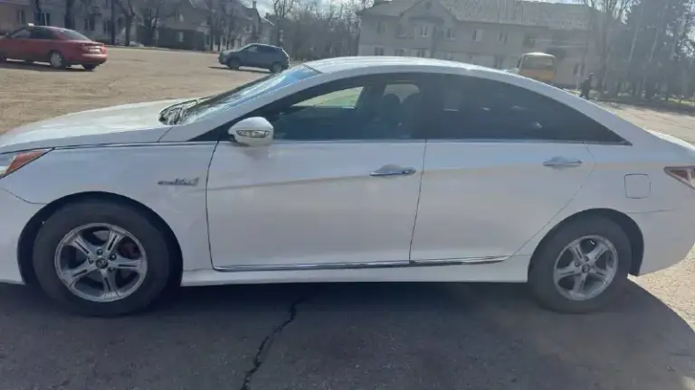 Продам
Hyundai sonata
2013Г
2.4 Бензин hybrid
Пробег 168т. Миль
Цена:1000050 торг
Любые виды переоформления
Любые проверки
Коробка акпп 6ст.
Датчики давления в шинах, типтроник, круиз контроль, abs, esp, датчик света, электроусилитель руля, датчик дождя, климат контроль, мультируль, электро сиденье, электрозеркала, эко режим, usв, аuх, вluetooth.
Стекла все родные.
Авто обслужено, доедет куда угодно.
+79495307100 - фотография - 2