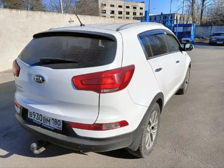 В продаже kia sportage 2015 awd, то есть полный привод 2.0 бензин g4na, мотор уже заменен(новый был установлен, причина замены известная, задиры) пробег 156 тысяч км. Ошибок нет, ходовая обслужена, полный привод работает, по кузову ровная. Цена ниже рынка 1.330 тысяч рублей(стоимость в среднем от 1.5 с таким пробегом) продажа от собственника! Срочно! Машина в кредите, при покупателе сразу закрывают вопрос. Торг минимальный. По всем интересующим вопросам по телефону +79493417939 владимир.
📞 Звоните: +7(949)3417939 - фотография - 3