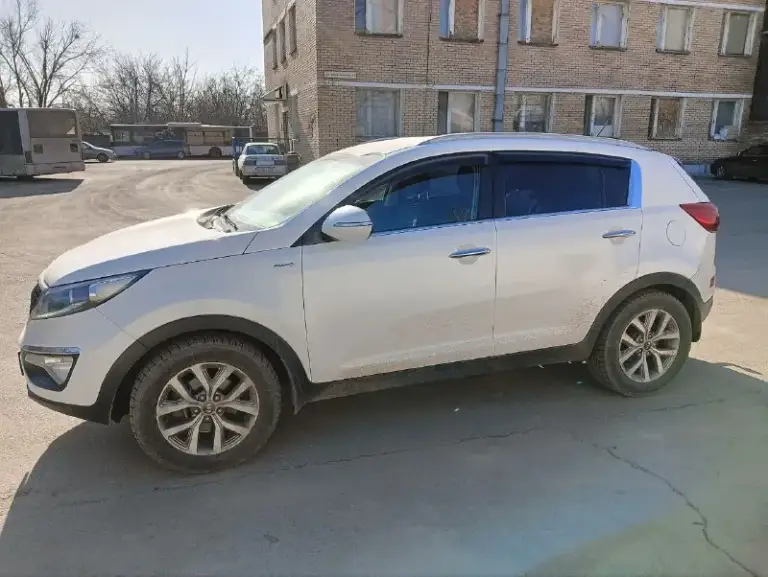 В продаже kia sportage 2015 awd, то есть полный привод 2.0 бензин g4na, мотор уже заменен(новый был установлен, причина замены известная, задиры) пробег 156 тысяч км. Ошибок нет, ходовая обслужена, полный привод работает, по кузову ровная. Цена ниже рынка 1.330 тысяч рублей(стоимость в среднем от 1.5 с таким пробегом) продажа от собственника! Срочно! Машина в кредите, при покупателе сразу закрывают вопрос. Торг минимальный. По всем интересующим вопросам по телефону +79493417939 владимир.
📞 Звоните: +7(949)3417939 - фотография - 4