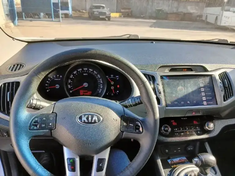 В продаже kia sportage 2015 awd, то есть полный привод 2.0 бензин g4na, мотор уже заменен(новый был установлен, причина замены известная, задиры) пробег 156 тысяч км. Ошибок нет, ходовая обслужена, полный привод работает, по кузову ровная. Цена ниже рынка 1.330 тысяч рублей(стоимость в среднем от 1.5 с таким пробегом) продажа от собственника! Срочно! Машина в кредите, при покупателе сразу закрывают вопрос. Торг минимальный. По всем интересующим вопросам по телефону +79493417939 владимир.
📞 Звоните: +7(949)3417939 - фотография - 6