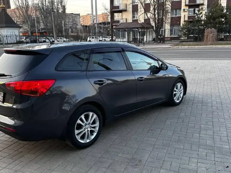 Продам кию сид в идиальнейшем состоянии автомобиль без дтп 1000 процентов имеет два косметических окраса были царапины авто очень бережно експлуатировали все менялось вовремя по регламенту любые проверки толшеномером краски любые автоексперты самая максимальная комплектация што может быть двигатель ходовая коробка все как новое работает идеально доп вопросы по телефону видео с толшеномером по запросу осмотр г мариуполь цена 1.180 тел +7938-155-90-40 +7949-499-888-7 - фотография - 6