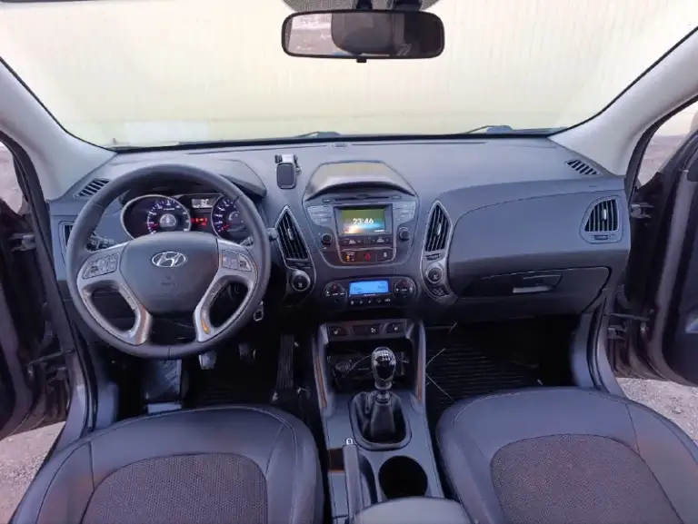 ☑️Hyundai ix35 рестайлинг☑️
В шикарном состоянии!
✅Полный привод 4 wd
✅Без дтп!
✅Год выпуска 2014
✅Мотор 2.0
✅Бензиновый (атмосферный)
✅Коробка механика 6 ступка
✅Пробег 215 тыс. Км.
✅Автотека зелёная
✅Двигатель работает превосходно без постороннего шума! (и на холодную и на горячую)
✅Дневные ходовые огни
✅2 Ключа
✅Сигнализация
✅Режим eco
✅Разъемы под aux usb
✅Разъем 12v
✅Камера заднего вида
✅Литые диски r17

🔥В подарок новому владельцу🔥 ✅полный бак топлива
✅Донецк. Стоимость 1.395.000₽🔥
Тел. +7949-50-800-60 - фотография - 7