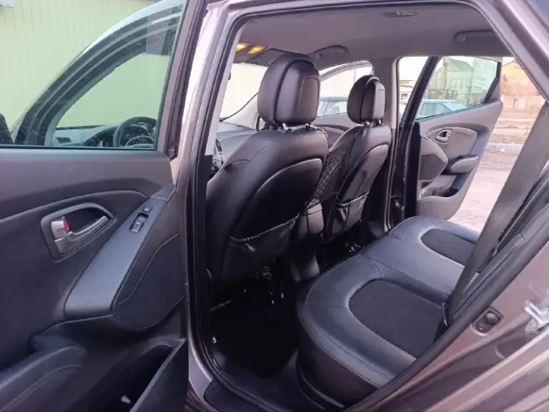 ☑️Hyundai ix35 рестайлинг☑️
В шикарном состоянии!
✅Полный привод 4 wd
✅Без дтп!
✅Год выпуска 2014
✅Мотор 2.0
✅Бензиновый (атмосферный)
✅Коробка механика 6 ступка
✅Пробег 215 тыс. Км.
✅Автотека зелёная
✅Двигатель работает превосходно без постороннего шума! (и на холодную и на горячую)
✅Дневные ходовые огни
✅2 Ключа
✅Сигнализация
✅Режим eco
✅Разъемы под aux usb
✅Разъем 12v
✅Камера заднего вида
✅Литые диски r17

🔥В подарок новому владельцу🔥 ✅полный бак топлива
✅Донецк. Стоимость 1.395.000₽🔥
Тел. +7949-50-800-60 - фотография - 9