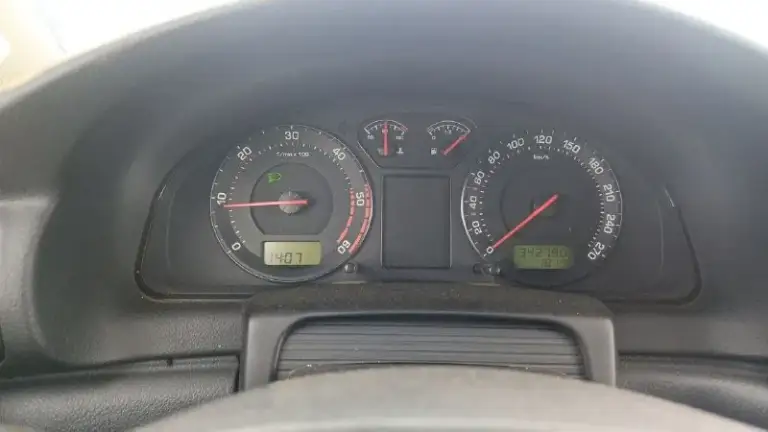 Продам skoda суперб ( skoda superb) 2005 года в хорошем состоянии. Двигатель 1.9 работает отлично, недавно делалась голова. По технике всё отлично, каждый день на ходу на большие расстояния, поэтому автомобиль всегда обслужен. По машине много чего менял. По кузову гнили нет, кузов целый, капот не в цвет, было небольшое дтп, подробнее по телефону расскажу. Салон в хорошем состоянии, климат работает во всех режимах, 4 эсп, гур, абс, подогревы сидений. Я хозяин, по документам порядок, оформление без проблем. Находится в луганске.
Цена 670 000р
+7(959)106-57-72
📞 Звоните: +7(959)1065772 - фотография - 5