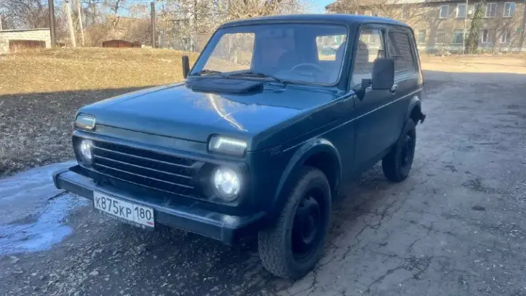 Продается lada niva
2009 Г. В.
1.7 Инжектор
Автомобиль в хорошем техническом состоянии, использовался в личных целях.
Ходовка обслужена, ничего не гремит, не стучит.
Двигатель работает ровно не троит, масло не ест, под капотом все сухо. За машиной следил, и обслуживал своевременно.
По кузову как на фото, ничего критичного нету
Чистый и ухоженный салон,
Гур
А так же не мало важно стоит хорошая музыка, с усилителем.
У машины 6 владельцев, я собственник(не перекуп).
Кристаллически чистые документы
Пробег 97.500км

Цена 370.000₽
Телефон +79785180572 - фотография - 2