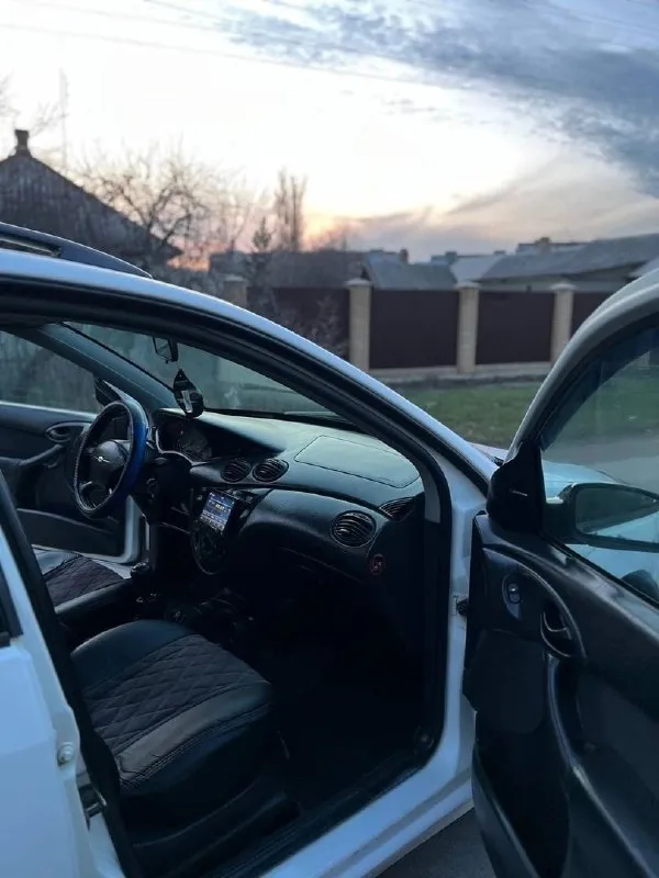 Продам ford фокус 1.2000 год выпуска.
Машина на уверенном ходу много чего сделано. Стоит хорошая музыка оригинал ford играет приятно. Два комплекта резины. Двигатель сделан, работает ровно, коробка переключаться мягко, ходовая перебрана сел и поехал. Два комплекта ковриков, стоят сиденья с mitsubishi очень удобные. Есть косяки по лкп машина не новая 2000 х год. Ноги не выпадают с этим все в порядке.
Цена 245 т
+79494317436
📞 Звоните: +7(949)4317436 - фотография - 2