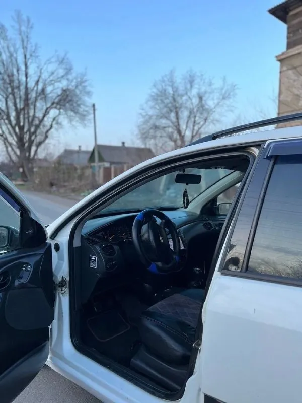 Продам ford фокус 1.2000 год выпуска.
Машина на уверенном ходу много чего сделано. Стоит хорошая музыка оригинал ford играет приятно. Два комплекта резины. Двигатель сделан, работает ровно, коробка переключаться мягко, ходовая перебрана сел и поехал. Два комплекта ковриков, стоят сиденья с mitsubishi очень удобные. Есть косяки по лкп машина не новая 2000 х год. Ноги не выпадают с этим все в порядке.
Цена 245 т
+79494317436
📞 Звоните: +7(949)4317436 - фотография - 6