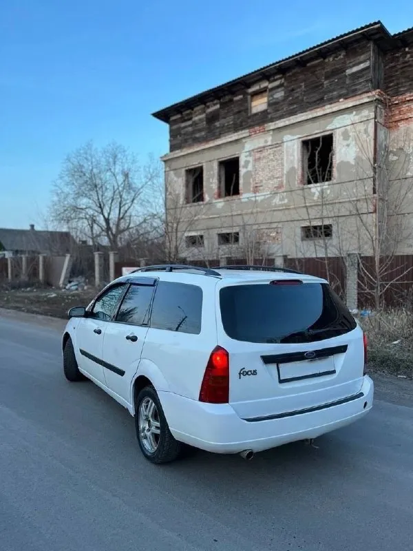 Продам ford фокус 1.2000 год выпуска.
Машина на уверенном ходу много чего сделано. Стоит хорошая музыка оригинал ford играет приятно. Два комплекта резины. Двигатель сделан, работает ровно, коробка переключаться мягко, ходовая перебрана сел и поехал. Два комплекта ковриков, стоят сиденья с mitsubishi очень удобные. Есть косяки по лкп машина не новая 2000 х год. Ноги не выпадают с этим все в порядке.
Цена 245 т
+79494317436
📞 Звоните: +7(949)4317436 - фотография - 7