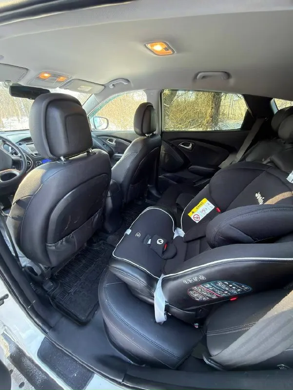 Hyundai ix 35 2012 год мотор 2.0 акпп пробег 234.000 км автомобиль в отличном состоянии. Мотор после капиталки ‼️ полностью обслужен. Без каких либо вложений. Кузов и салон в отличном состоянии. Любые проверки на сто. Цена: 1.250🍋 торг! Г. Харцызск все вопросы : +79493870131
📞 Звоните: +7(949)3870131 - фотография - 7